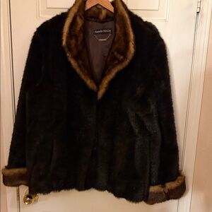 Pamela McCoy Women's Luxurious Black and Tan Teddy Jacket